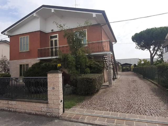 Villetta indipendente in vendita di 220 m² in Via Falce, 15