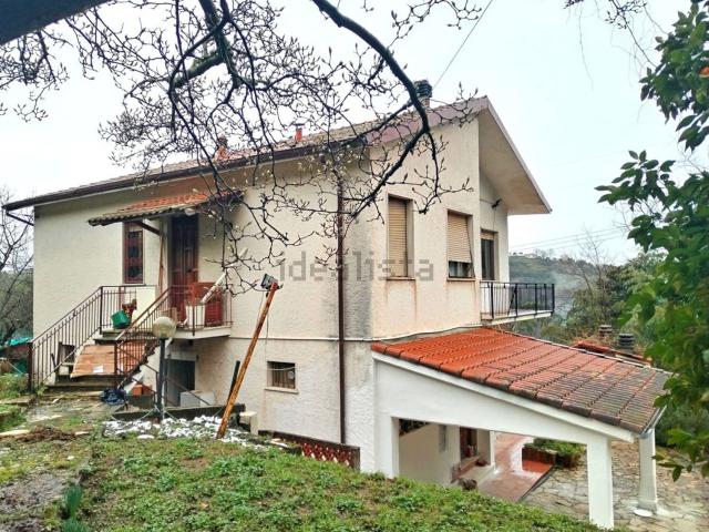 Villetta indipendente in vendita di 220 m² in Via II Giugno