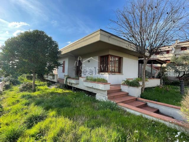 Villetta indipendente in vendita di 220 m² in Via IV Novembre, 50