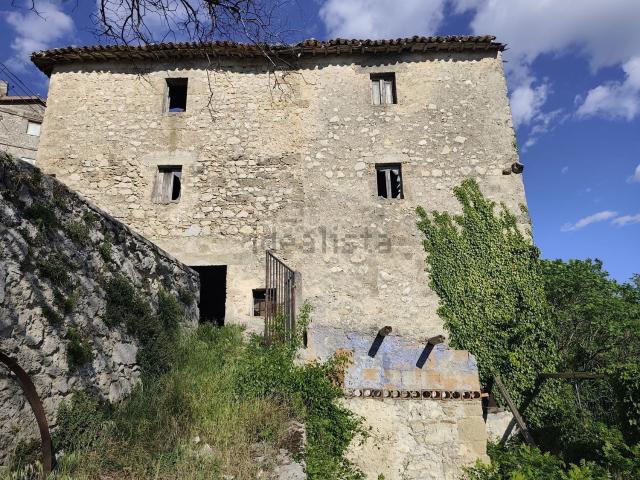 Villetta indipendente in vendita di 220 m² in Via Lago del Turano