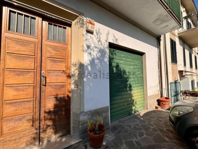 Villetta indipendente in vendita di 220 m² in Via Leopoldo Giuntini