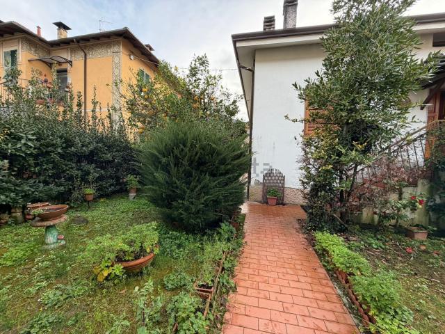 Villetta indipendente in vendita di 220 m² in Via Monfalcone