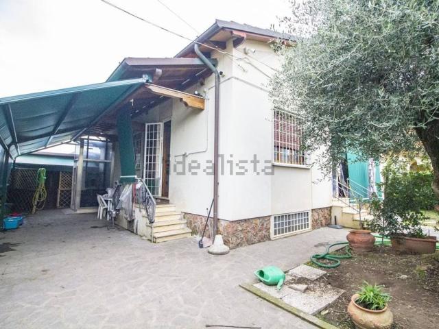 Villetta indipendente in vendita di 220 m² in Via Macchia Monteggiorini