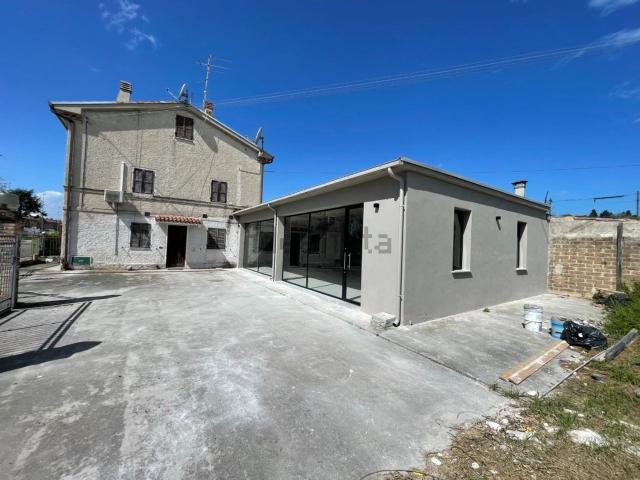 Villetta indipendente in vendita di 220 m² in Via Silvio Pellico, 3