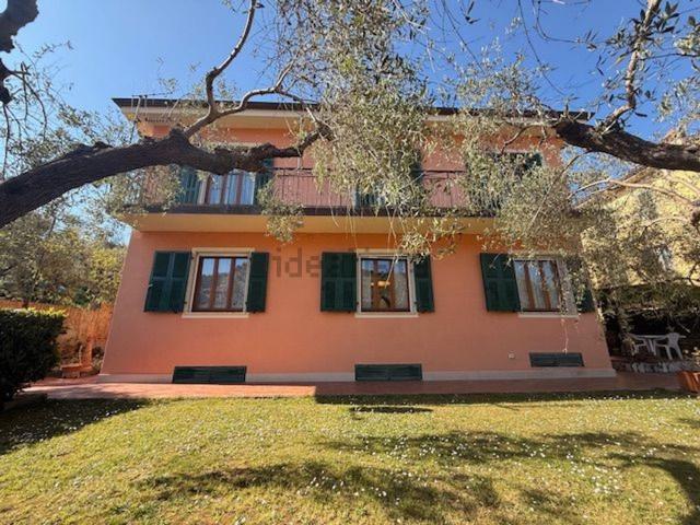 Villetta indipendente in vendita di 220 m² in Via Pio Ferro, 41