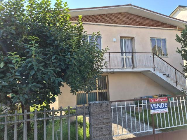 Villetta indipendente in vendita di 220 m² in Via Rovereto