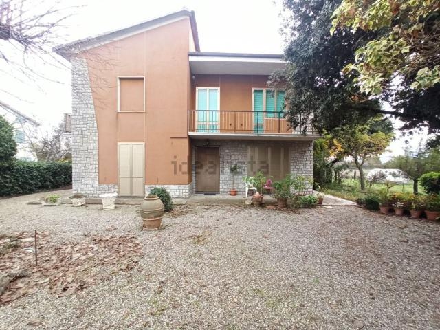 Villetta indipendente in vendita di 220 m² in Via Roma