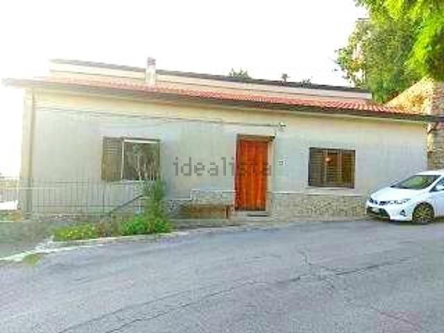 Villetta indipendente in vendita di 220 m² in Via Roma, 22