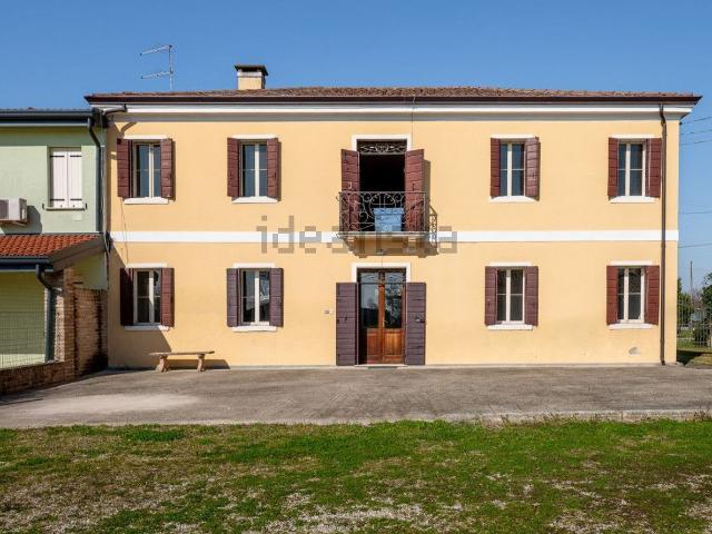 Villetta indipendente in vendita di 220 m² in Via Roma