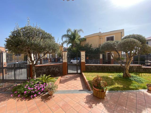 Villetta indipendente in vendita di 220 m² in Via Ravanusa