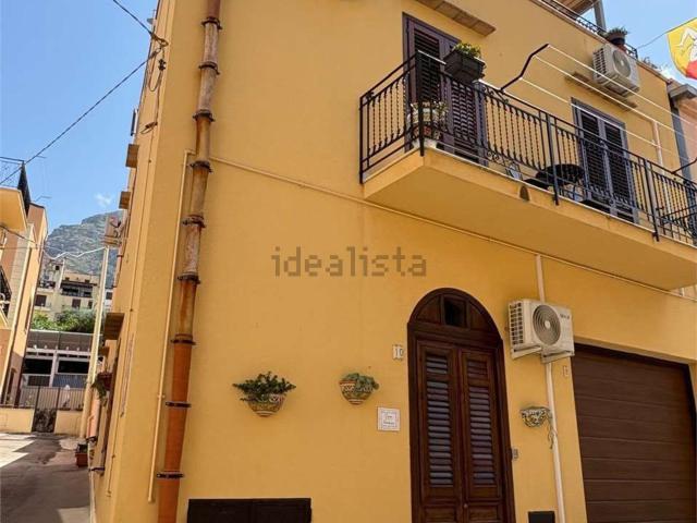 Villetta indipendente in vendita di 220 m² in Via Renda
