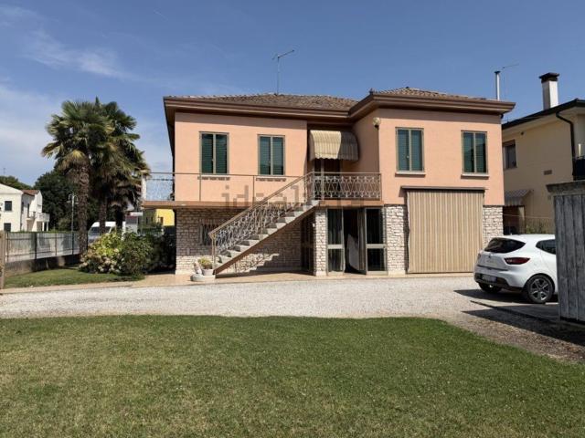 Villetta indipendente in vendita di 220 m² in Via Risorgimento