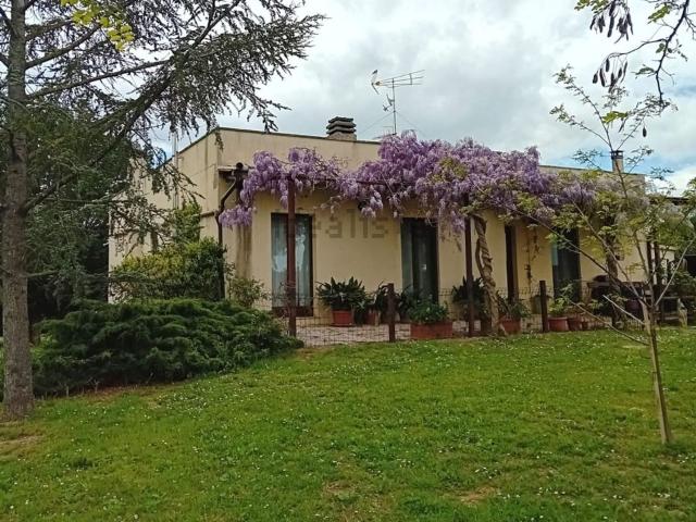 Villetta indipendente in vendita di 220 m² in Via Tenna