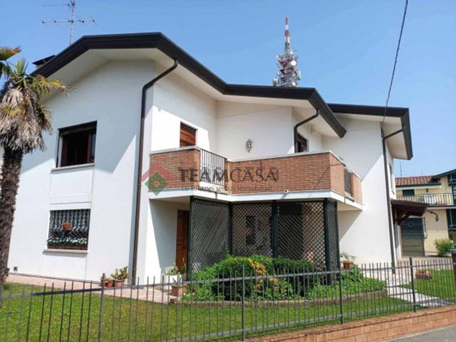 Villetta indipendente in vendita di 220 m² in Via Trieste