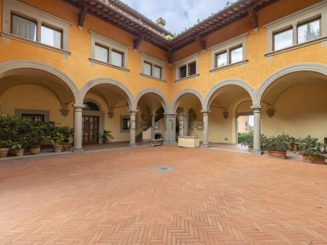Villetta indipendente in vendita di 220 m² in Via Ubaldino Peruzzi, 158