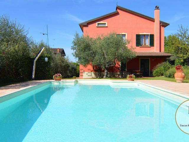 Villetta indipendente in vendita di 220 m² in Viale Lungolago, Snc, Castiglione del Lago