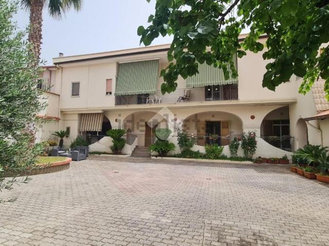 Villetta indipendente in vendita di 220 m² in Vico III Via Vescovo Natale [P] ~2 segments, 2