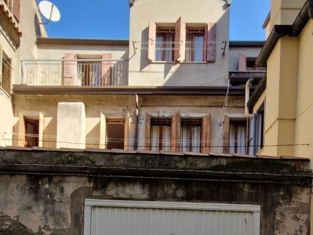 Villetta indipendente in vendita di 220 m² in Corso del Popolo, 1217