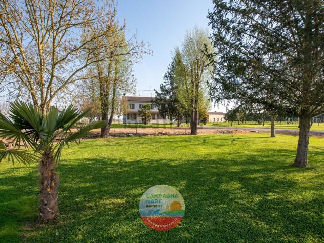 Villetta indipendente in vendita di 220 m² in Piazza Unità D&apos Italia, 10