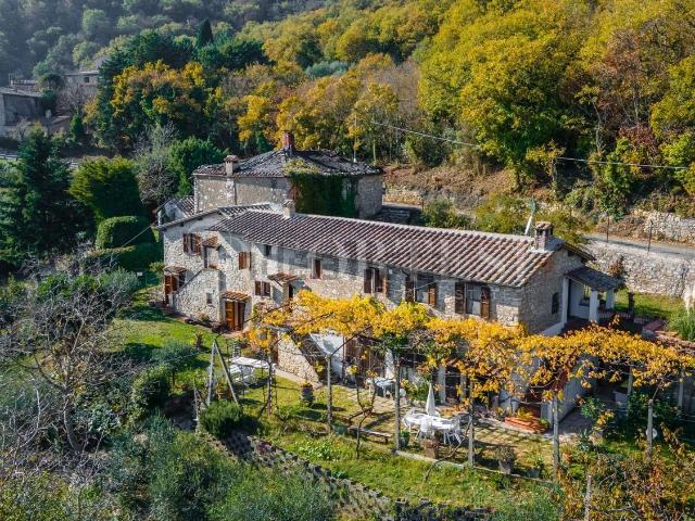 Villetta indipendente in vendita di 220 m² in Strada Antognolla