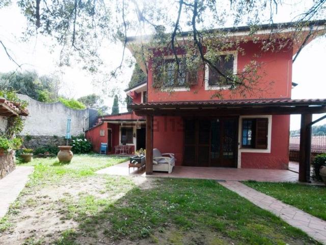 Villetta indipendente in vendita di 276 m² in Via Borea