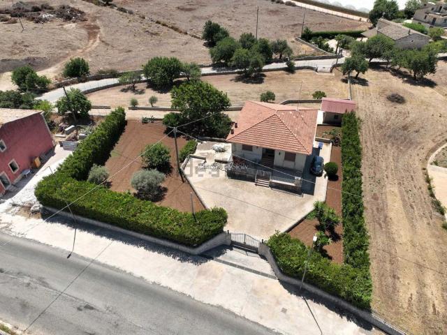 Villetta indipendente in vendita di 220 m² in Strada Provinciale 75