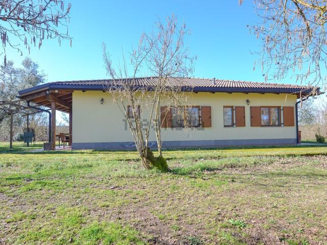 Villetta indipendente in vendita di 220 m² in Strada Quadrone