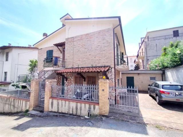 Villetta indipendente in vendita di 221 m² in Via Antonello da Messina, 8