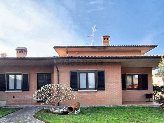 Villetta indipendente in vendita di 221 m² in Via G. Boccaccio, 7