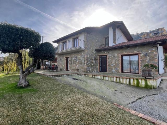 Villetta indipendente in vendita di 221 m² in Via Molaro