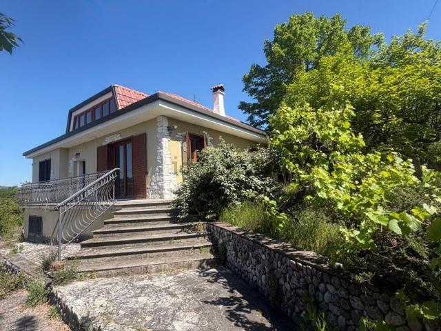 Villetta indipendente in vendita di 221 m² in Via San Martino, 12