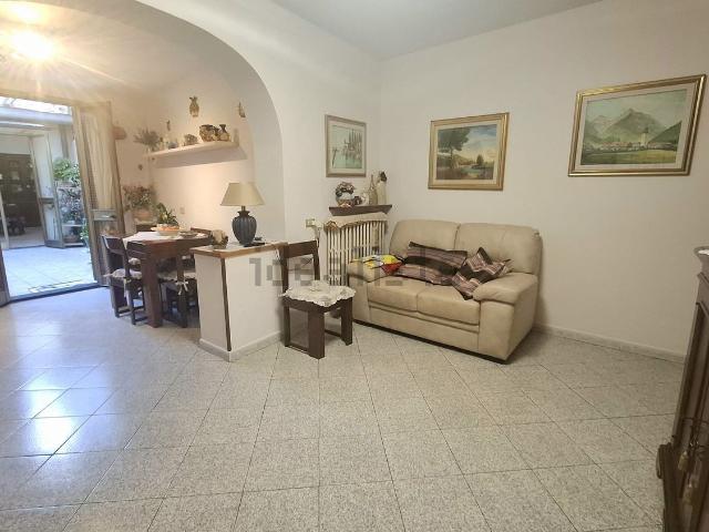 Villetta indipendente in vendita di 221 m² in Via Santini Adelmo