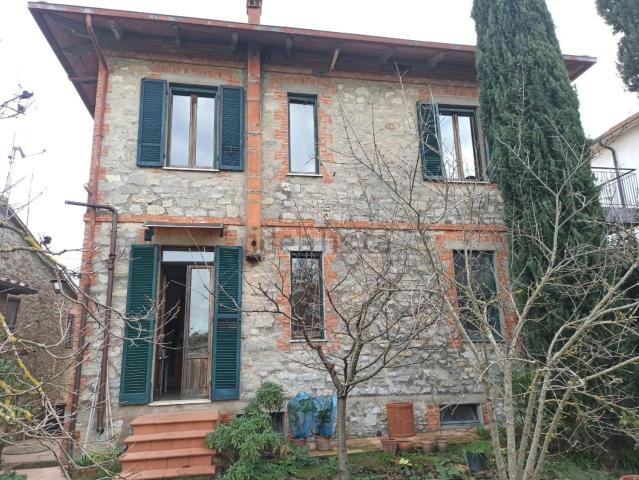 Villetta indipendente in vendita di 221 m² in Via Rovinato