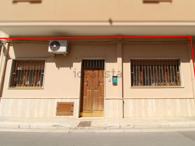 Villetta indipendente in vendita di 221 m² in Via Ugo Foscolo, 6