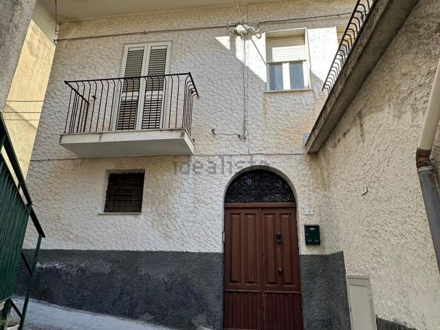Villetta indipendente in vendita di 221 m² in Vico Cisterna, 4