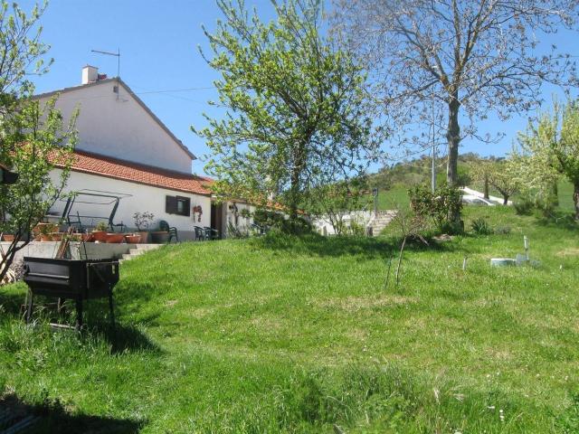 Villetta indipendente in vendita di 221 m² in Contrada Castelnuovo