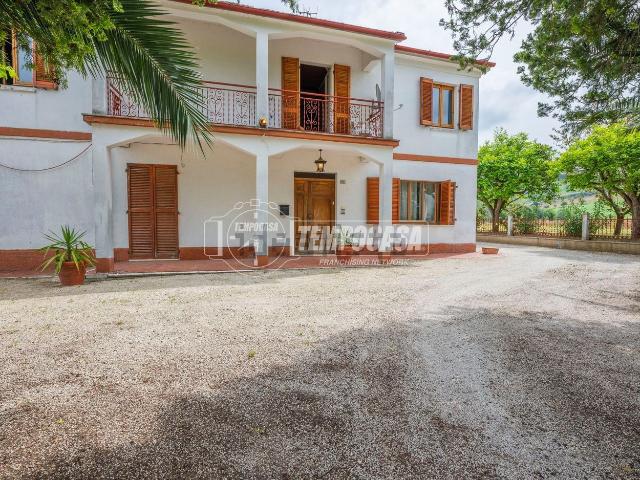 Villetta indipendente in vendita di 221 m² in Contrada Redefosco, 24