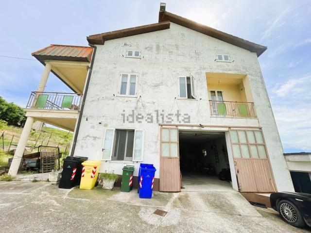 Villetta indipendente in vendita di 221 m² in Contrada scorciagallo