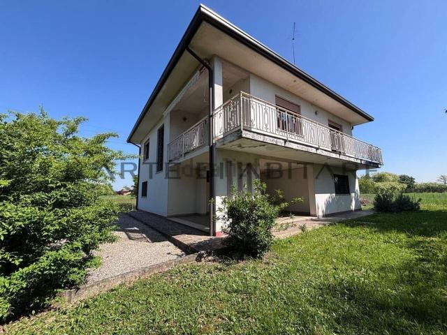 Villetta indipendente in vendita di 222 m² in Via Guglielmo Oberdan