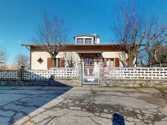 Villetta indipendente in vendita di 223 m² in Via Costa, 46