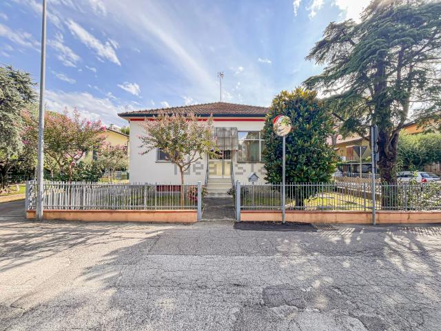 Villetta indipendente in vendita di 223 m² in Via A. Pacinotti, 16