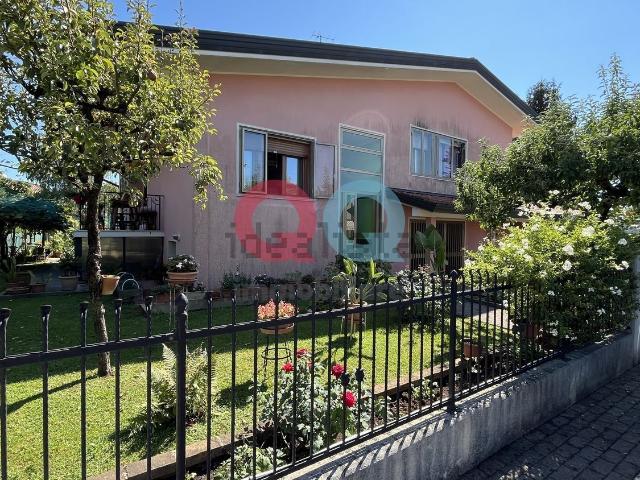 Villetta indipendente in vendita di 223 m² in Via Ludovico Ariosto, 1