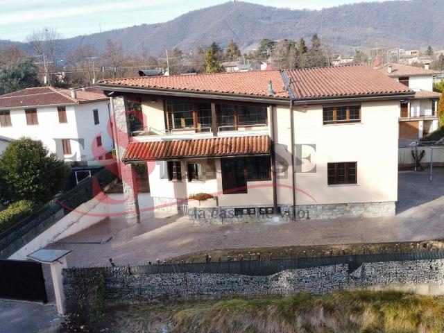 Villetta indipendente in vendita di 224 m²