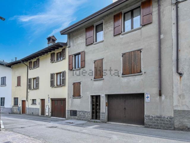 Villetta indipendente in vendita di 224 m² in Via Cesare Battisti