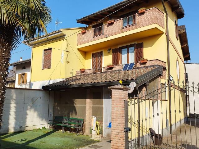 Villetta indipendente in vendita di 225 m² in Via C. Lavatelli