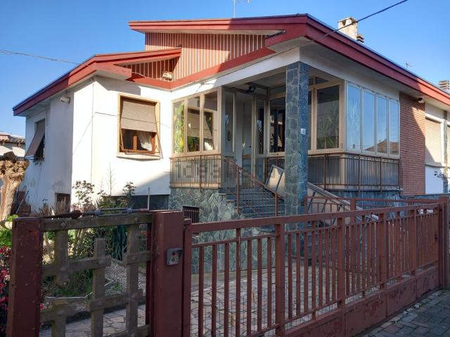 Villetta indipendente in vendita di 225 m² in Strada Casalcermelli, 11