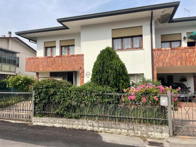 Villetta indipendente in vendita di 225 m² in Via Claudiana