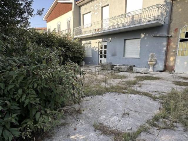 Villetta indipendente in vendita di 225 m² in Via Alcide De Gasperi