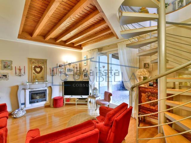 Villetta indipendente in vendita di 225 m² in Via G. Garibaldi, 169