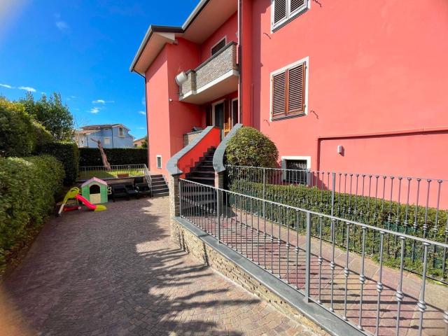 Villetta indipendente in vendita di 225 m² in Via Giovanni Boccaccio, 42